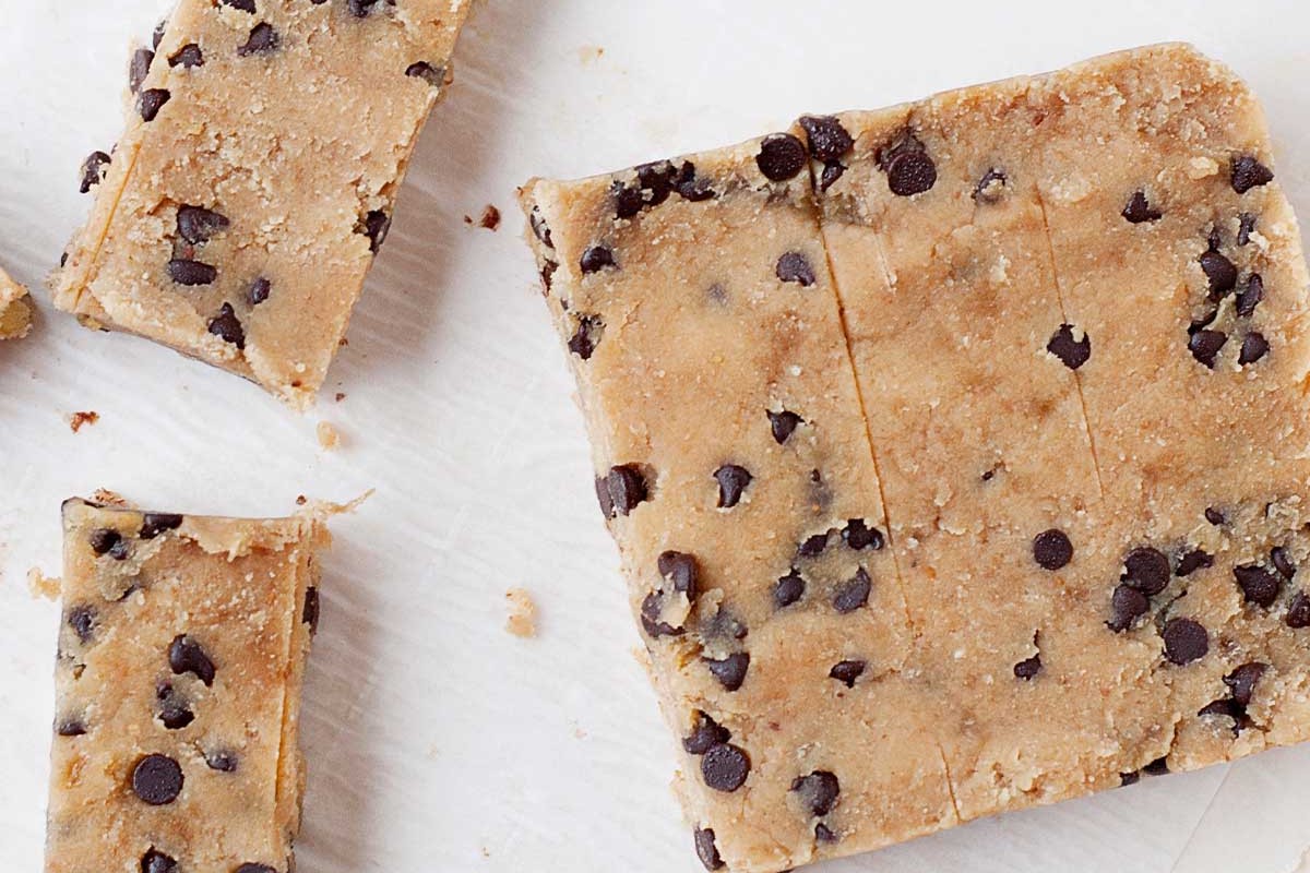 Healthy No-Bake Chocolate Chip Blondies
