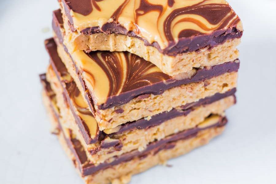 No-Bake Healthy Chocolate-Peanut Butter Bars (Vegan/Gluten-Free)